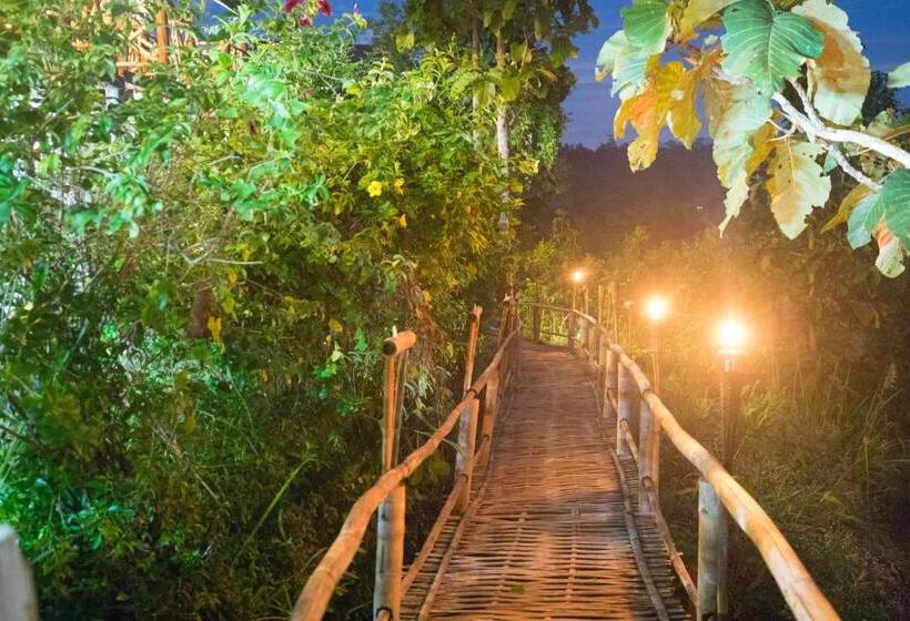 Трехместный Номер Deluxe, Khunyuam Resort