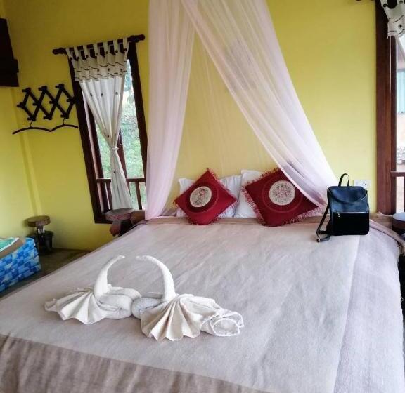 Трехместный Номер Deluxe, Khunyuam Resort