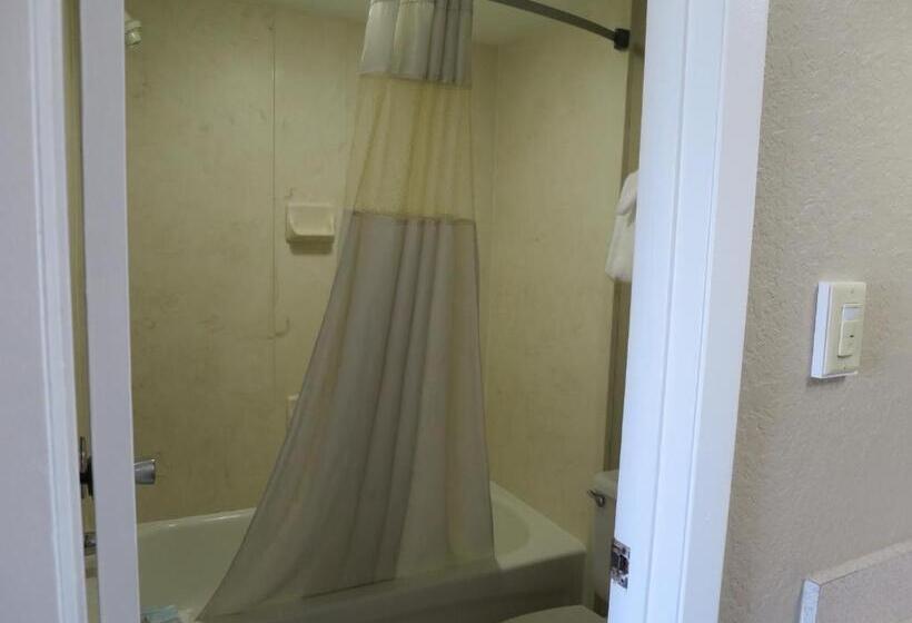 Номер Deluxe, Executive Inn  Panama City Beach