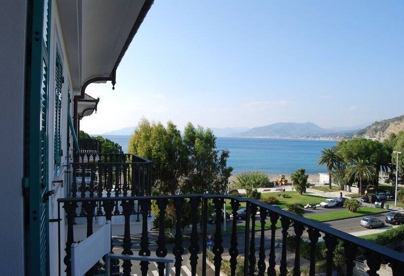 Номер Deluxe Вид на Море Боковой, Grande Albergo