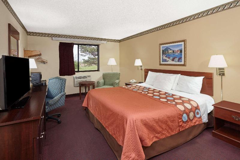 Quarto Estandar Cama King, Super 8 By Wyndham Greenville