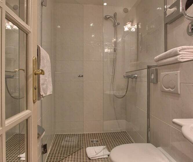 Chambre Confort, Timhotel Tour Montparnasse