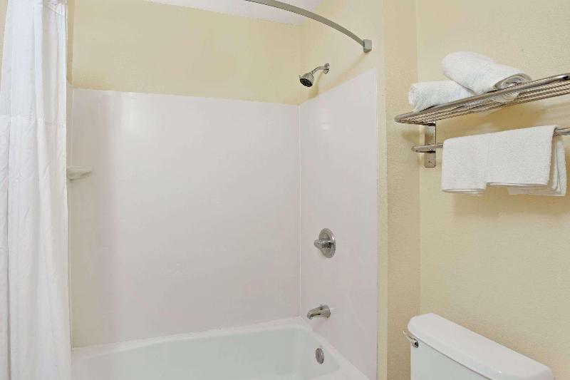 اتاق استاندارد با تخت بزرگ, Super 8 By Wyndham North Hollywood