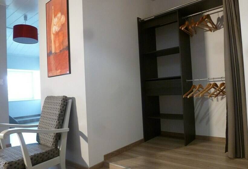 Quarto Familiar, Domaine De Calbiac