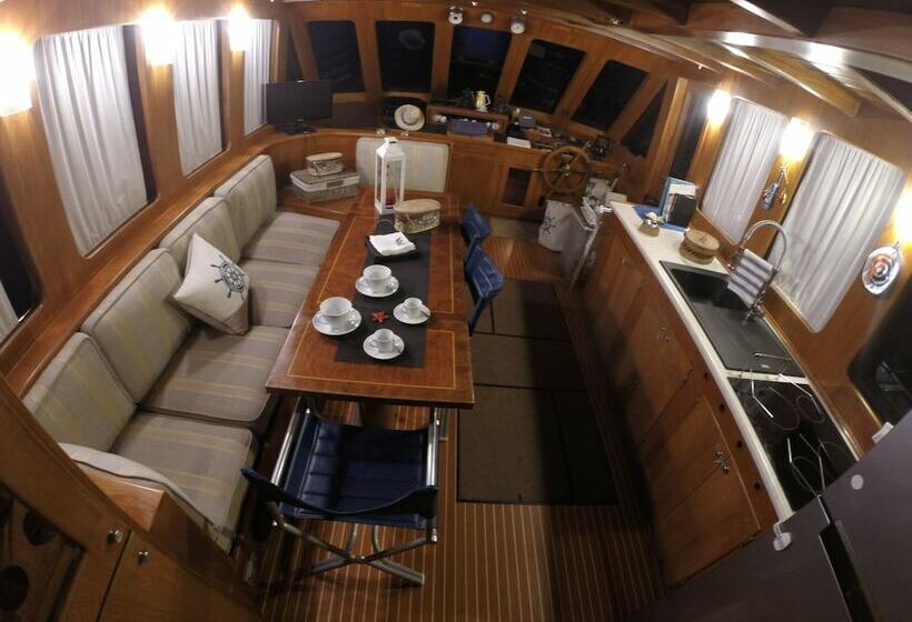 带3个卧室的套间, Yacht Suite Cecina