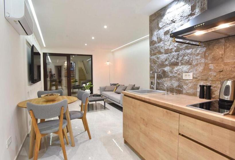 استودیوی لوکس, Misisuone Apartments Budva