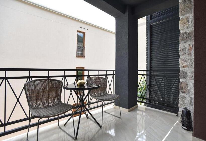 استودیوی لوکس, Misisuone Apartments Budva