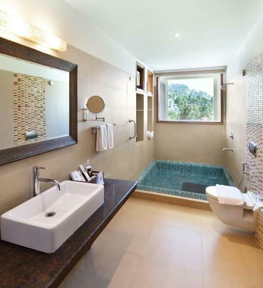 디럭스 룸, Suryavilas Luxury Resort & Spa