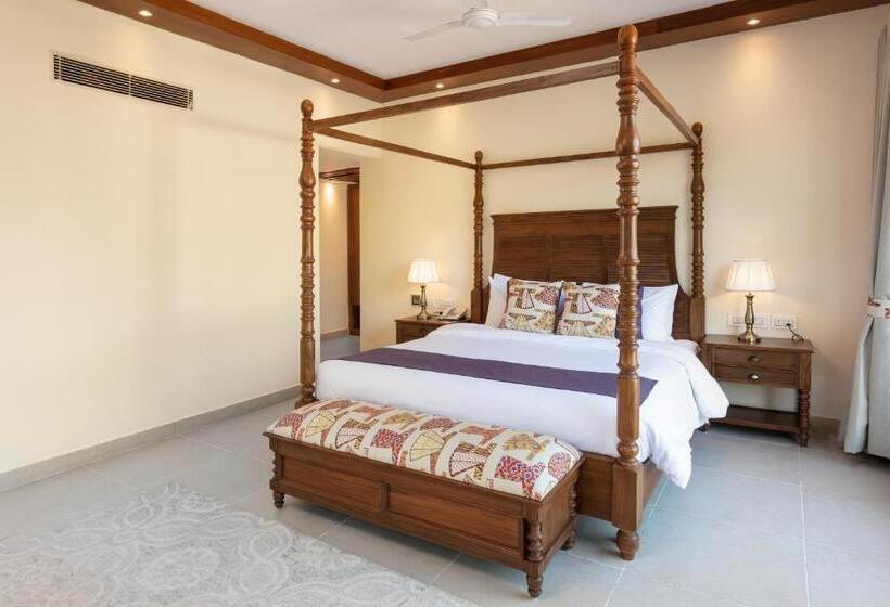 キングサイズベッドのスタンダードルーム, Suryavilas Luxury Resort & Spa