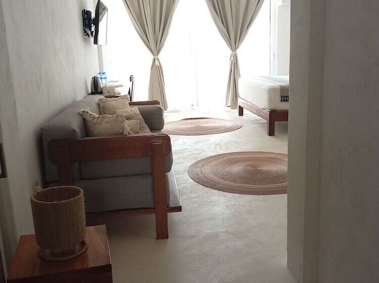 スイート, Noah Beach Hotel & Suites
