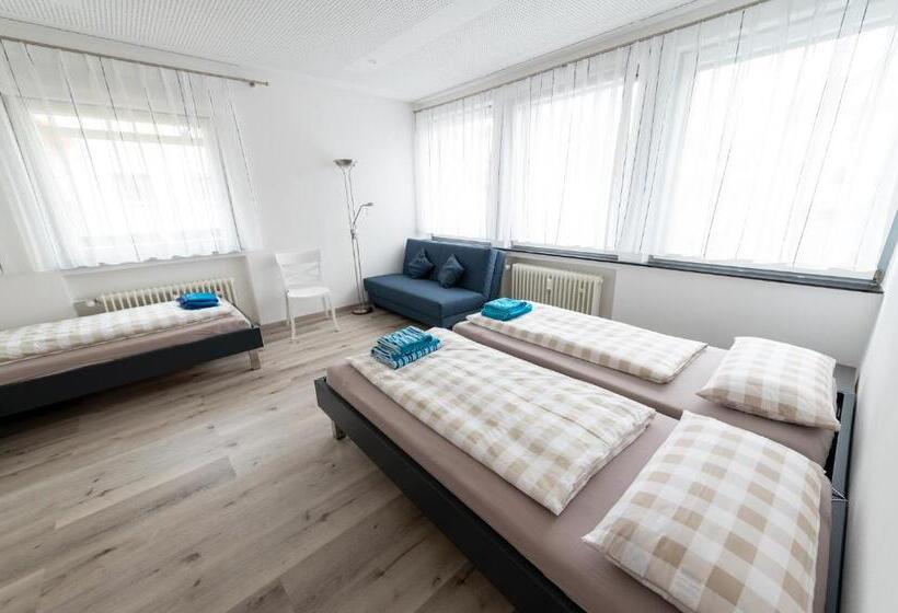 اتاق استاندارد سه تخته با سرویس بهداشتی مشترک, Stadthaus Seeblick G5   Hostel