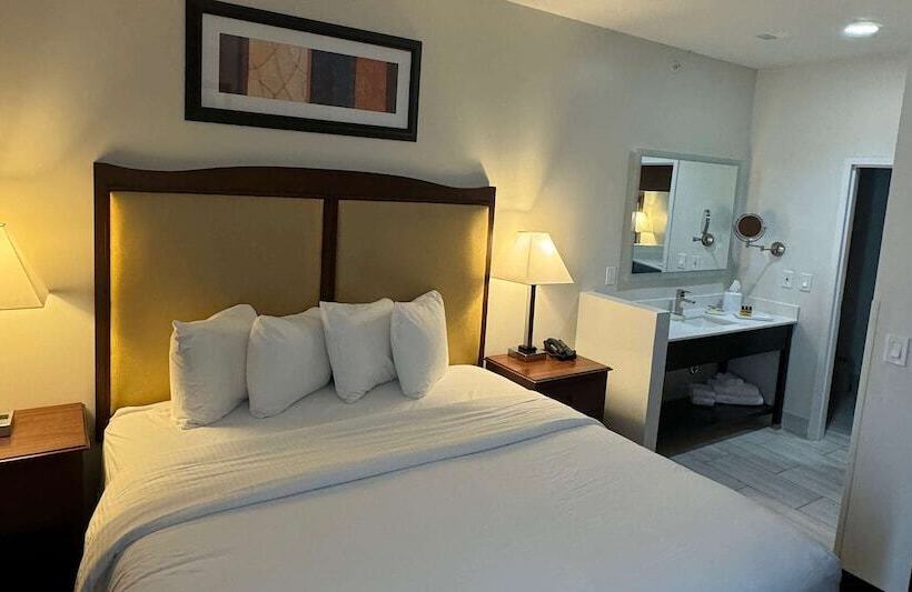 Люкс Адаптированный для Инвалидов, Best Western Plus Hannaford Inn & Suites