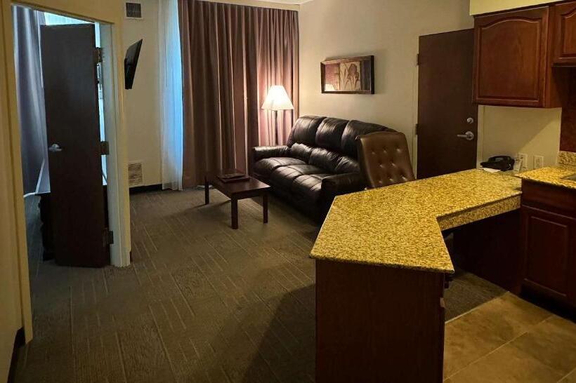 سوئیت برای معلولان, Best Western Plus Hannaford Inn & Suites