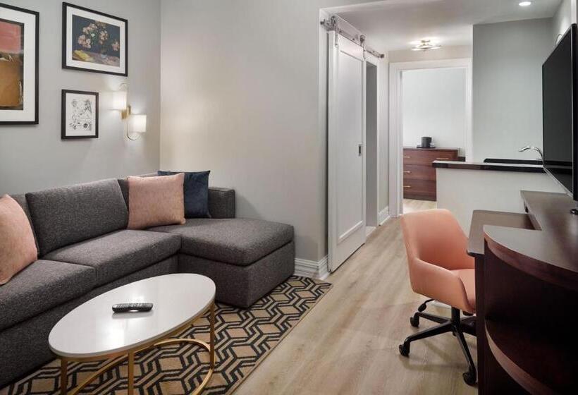 스위트 킹사이즈 침대, Courtyard By Marriott New Orleans French Quarter/iberville