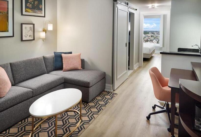 스위트 킹사이즈 침대, Courtyard By Marriott New Orleans French Quarter/iberville