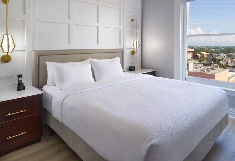 스위트, Courtyard By Marriott New Orleans French Quarter/iberville