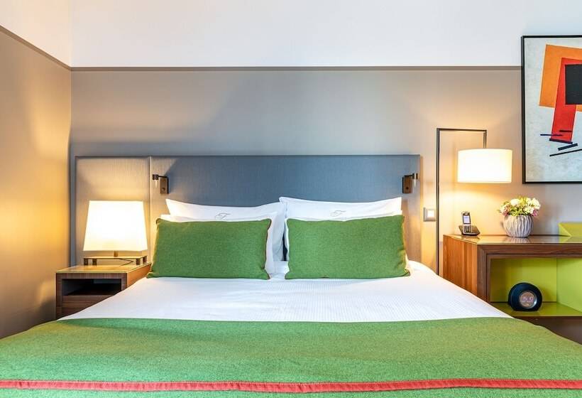 استودیوی لوکس, Fraser Suites Paris La Défense