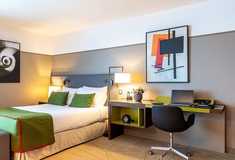 استودیوی لوکس, Fraser Suites Paris La Défense