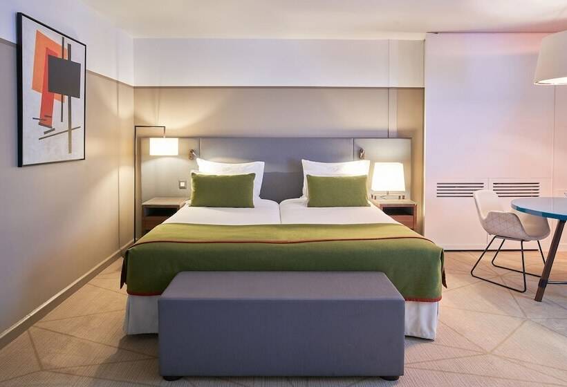 استودیوی لوکس, Fraser Suites Paris La Défense