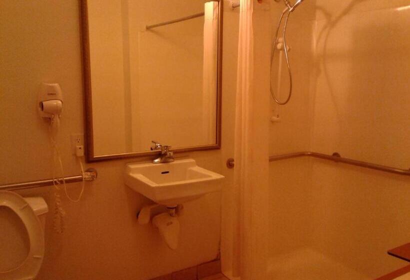 Номер Стандарт Кровать Кинг Адаптированный для Инвалидов, Super 8 By Wyndham Garland Rowlett East Dallas Area