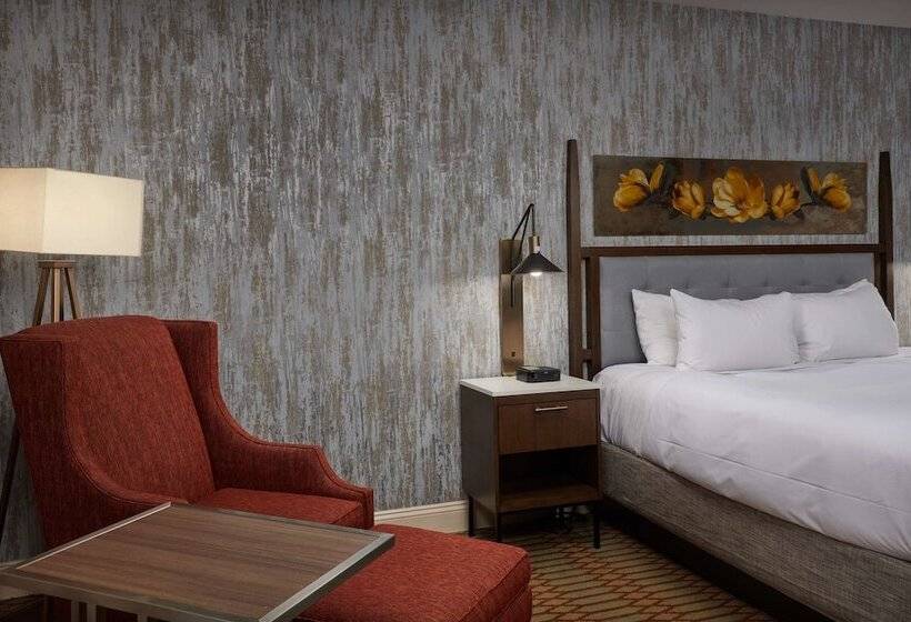 Номер Deluxe Вид на Сад, Virginia Crossings Hotel, Tapestry Collection By Hilton