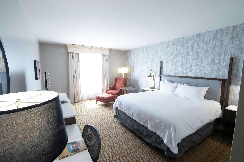 Стандартный Номер Кровать Кинг, Virginia Crossings Hotel, Tapestry Collection By Hilton
