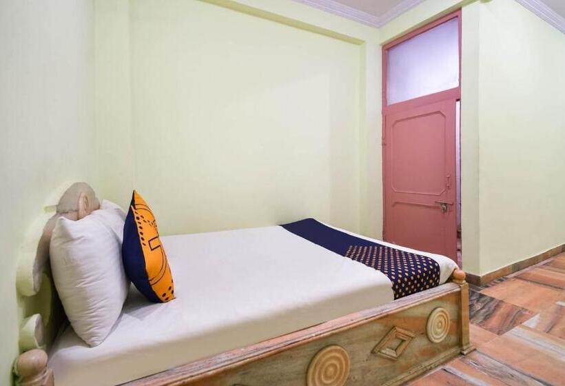 غرفة كلاسيكية ثلاثية, Spot On Hotel Red Tomato