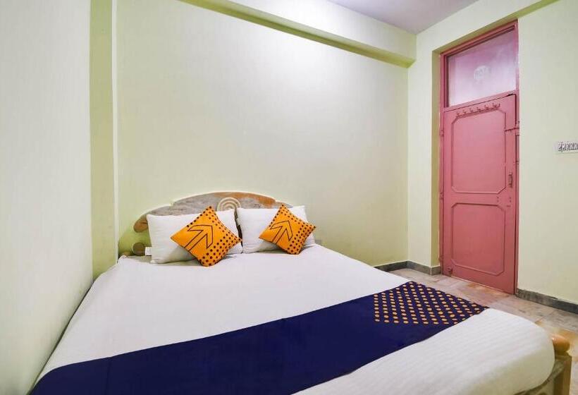 غرفة كلاسيكية ثلاثية, Spot On Hotel Red Tomato