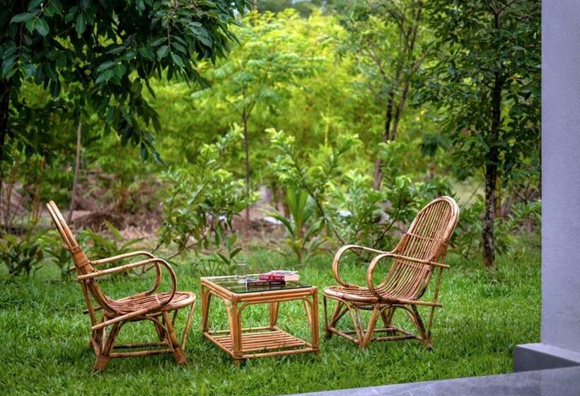 Семейный Номер, Whistling Woodzs Resort