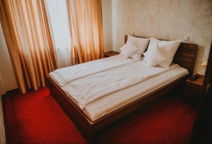 سوییت لوکس, Pensiunea Noblesse