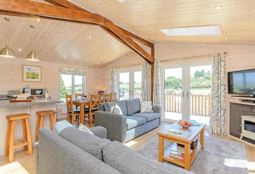 Дом 2 Спальни, Hazelhurst Lodges