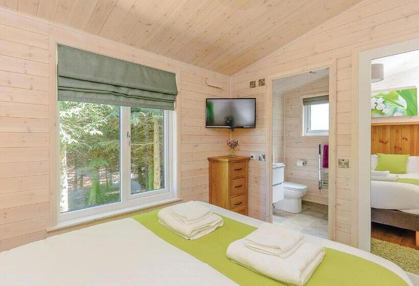 Дом 2 Спальни, Hazelhurst Lodges