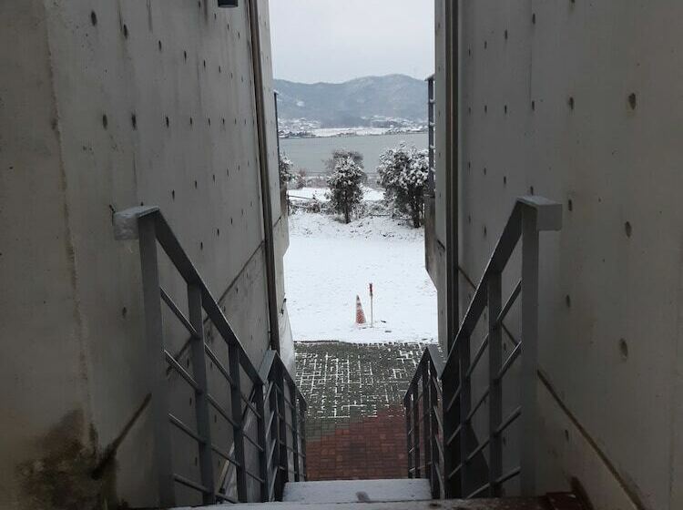 اتاق خانوادگی, Hyoui Youm Pension