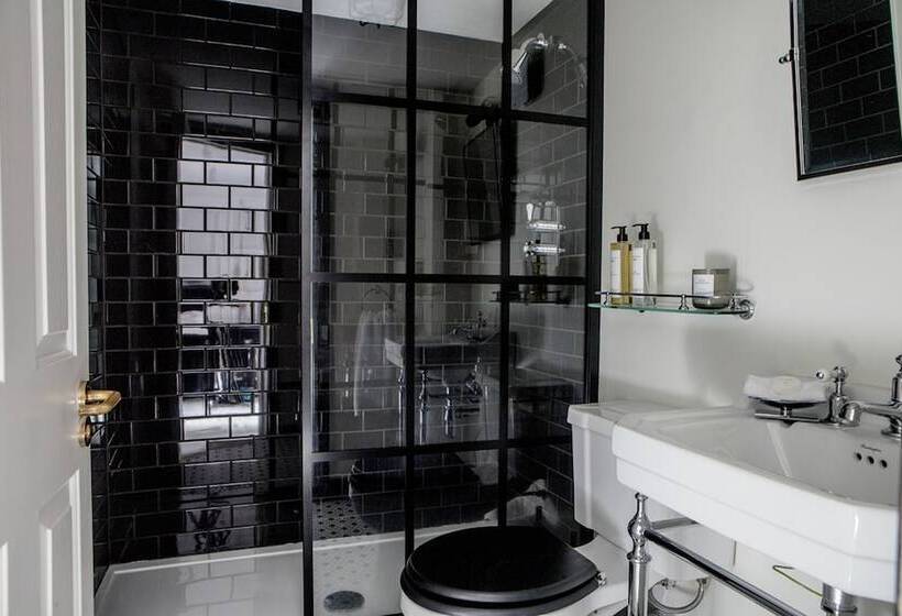 اتاق استاندارد سه نفره, Pembroke Townhouse