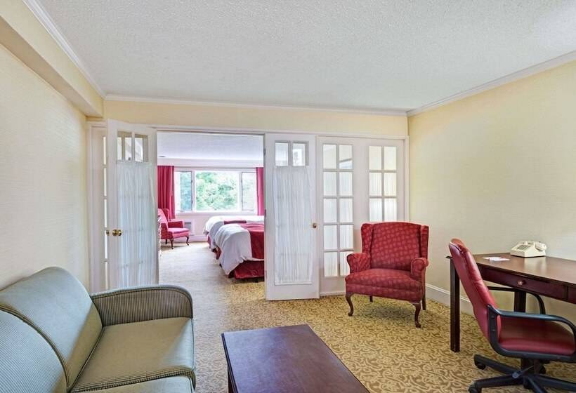 Люкс, Ramada By Wyndham Seekonk Providence Area