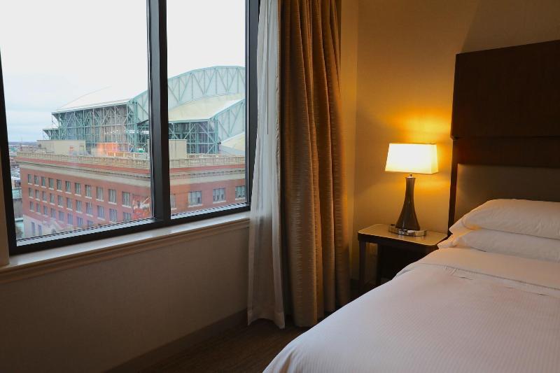 キングサイズベッドのスイートルーム, The Westin Houston Downtown