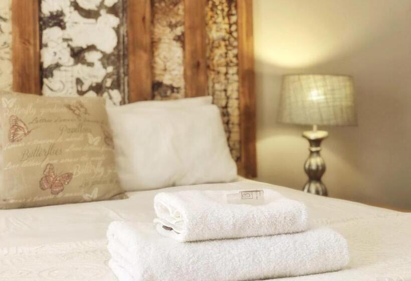 Номер Стандарт, Louvre Guesthouse