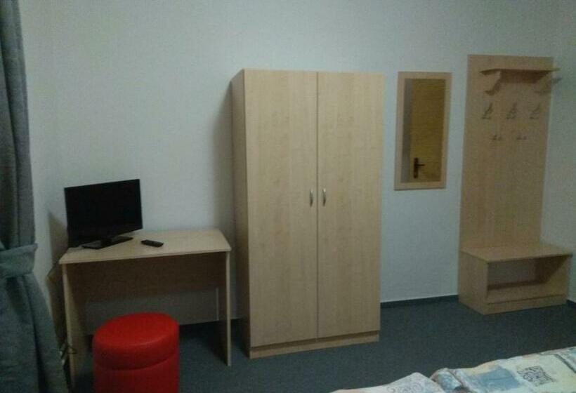 غرفة قياسية, Lidový Dům