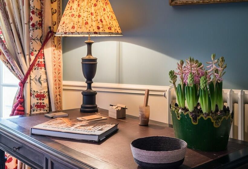 Номер Deluxe, Château Des Grotteaux