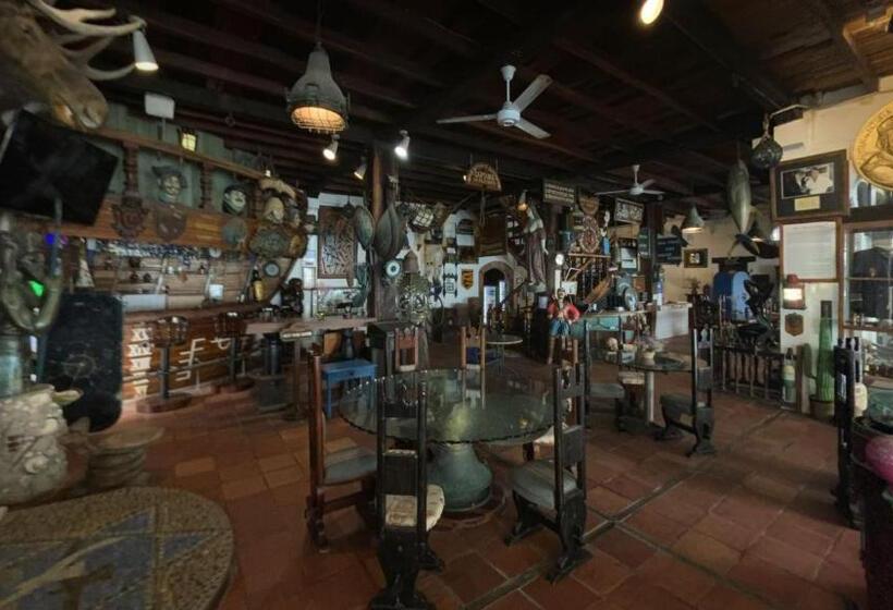 اتاق استاندارد چهارنفره با بالکن, Hosteria Farallon Dillon
