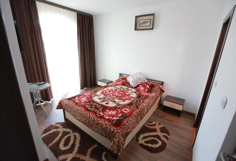 اتاق اکونومی, Casa Lucian