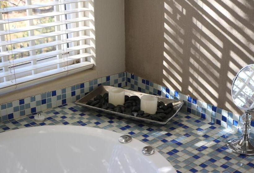 Deluxe Suite King Bed, Indigo Moon Guesthouse