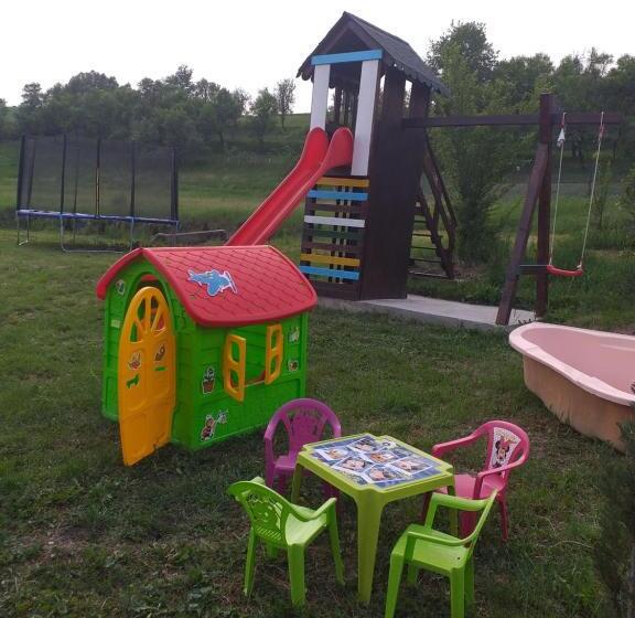 Дом 1 Спальня, Casa De Vacanta Silvia Varmaga