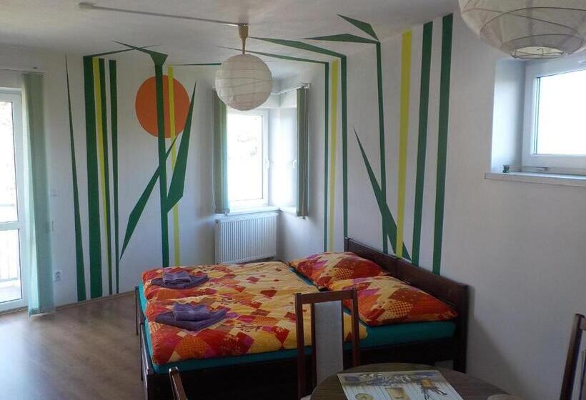 バルコニー付きスタンダードステューディオ, Guest House Beroun