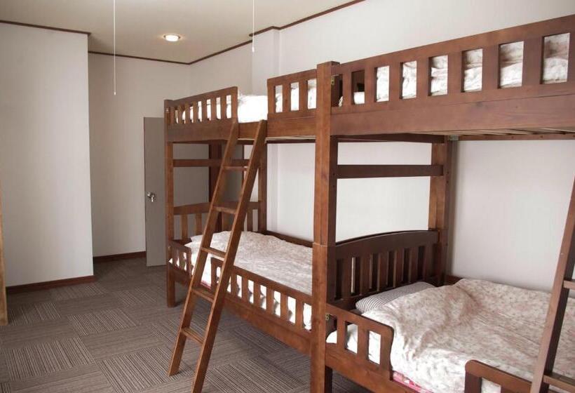 Номер Стандарт Четырехместный Совместный Санузел, Guesthouse E Ne