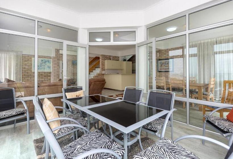 Дом 1 Спальня, Vic Bay Beach House