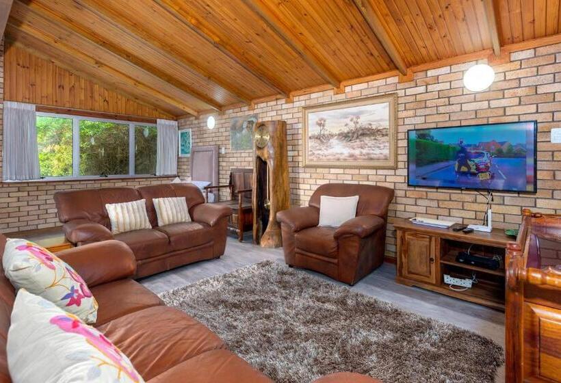 Дом 1 Спальня, Vic Bay Beach House