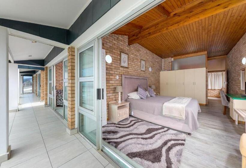 Дом 1 Спальня, Vic Bay Beach House
