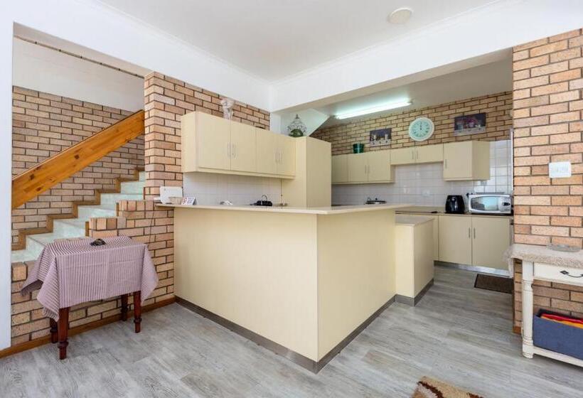 Дом 1 Спальня, Vic Bay Beach House
