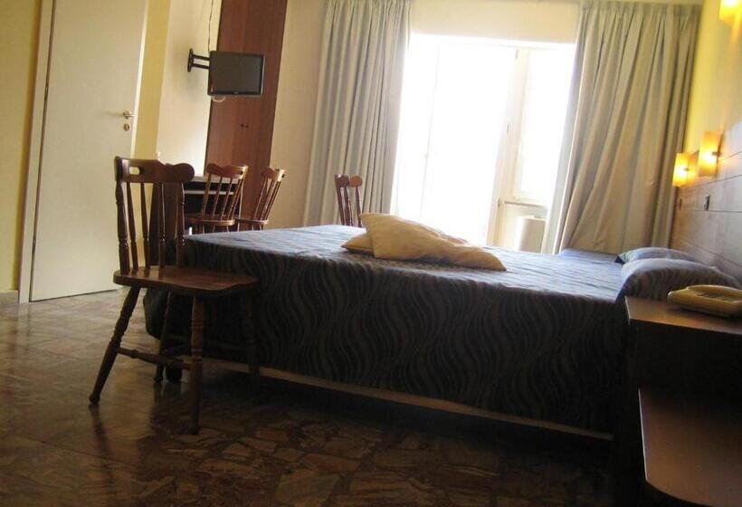 Номер Стандарт Трехместный, Albergo Carpino